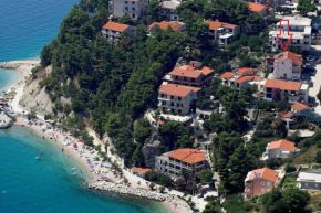 Apartments and rooms Led-near sea